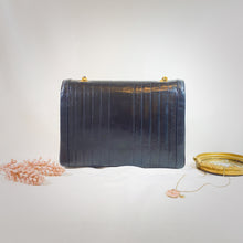 Charger l&#39;image dans la galerie, No.2187-Chanel Vintage Lambskin Flap Bag
