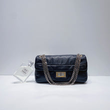 Charger l&#39;image dans la galerie, No.3660-Chanel Lambskin Perforated Leather Drill Flap Bag
