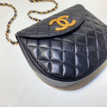 Load image into Gallery viewer, No.2941-Chanel Vintage Lambskin Shoulder Bag
