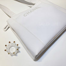 將圖片載入圖庫檢視器 No.2830-Chanel Vintage Caviar Tote Bag
