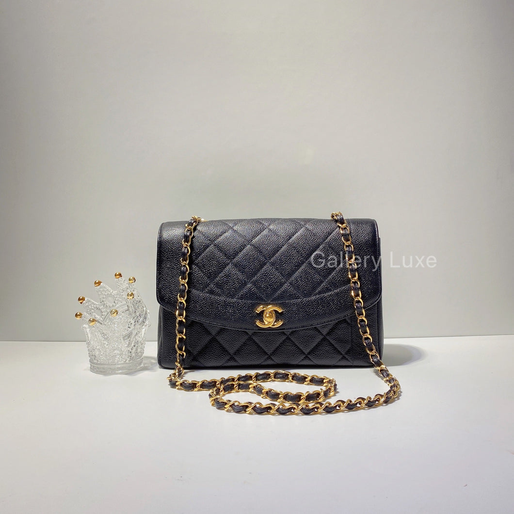 No.2066-Chanel Vintage Caviar Diana 25cm