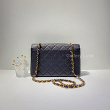 Load image into Gallery viewer, No.2066-Chanel Vintage Caviar Diana 25cm
