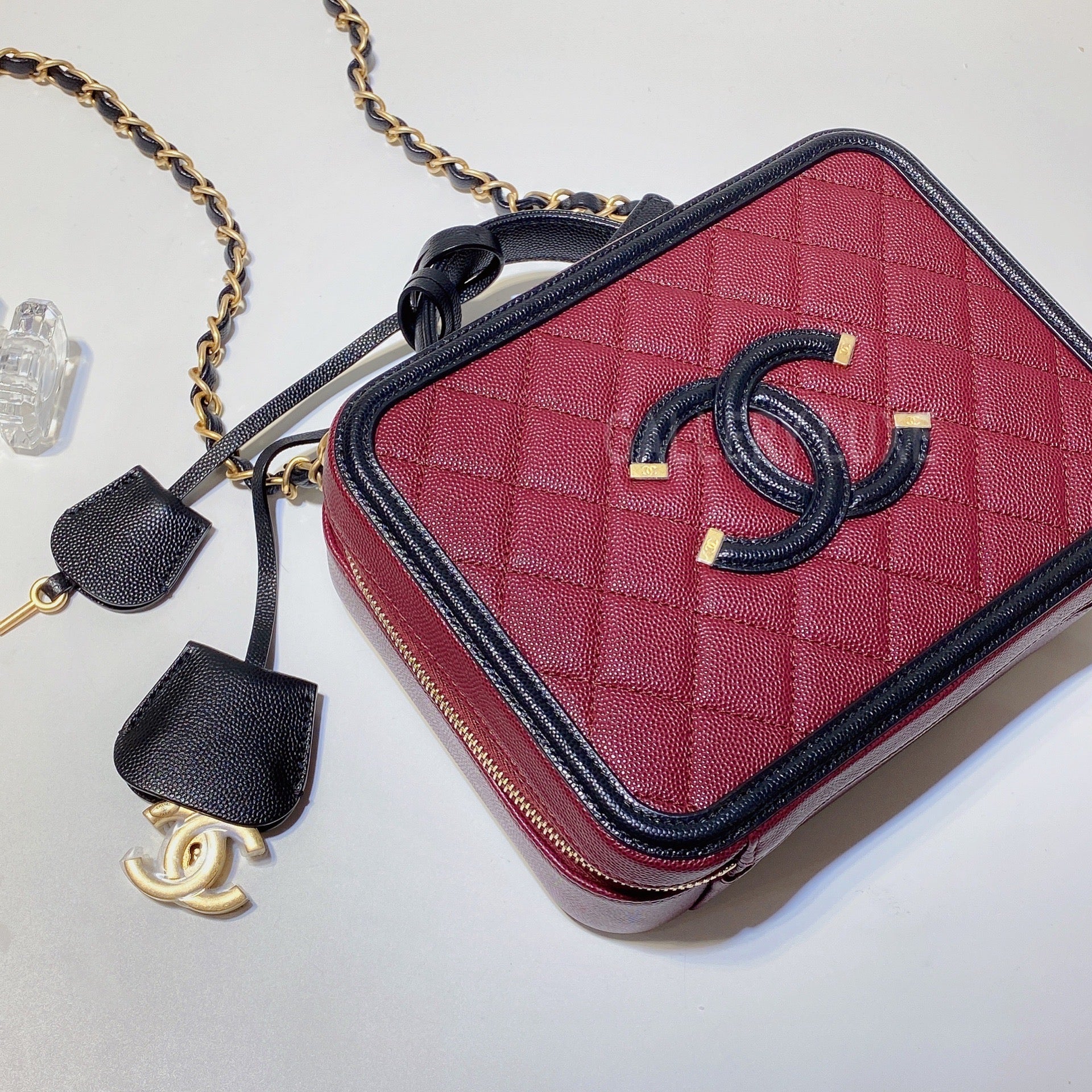 No.2875-Chanel Caviar Medium CC Filigree Vanity Case – Gallery Luxe