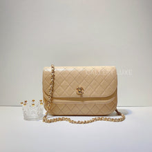 画像をギャラリービューアに読み込む, No.2877-Chanel Vintage Lambskin Double Flap Bag
