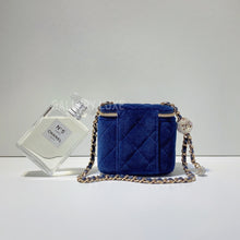 Load image into Gallery viewer, No.2859-Chanel Pearl Crush Clutch With Chain (Brand New / 全新)
