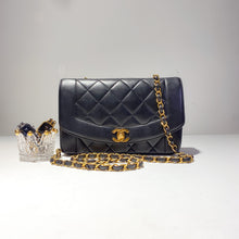 将图片加载到图库查看器，No.2358-Chanel Vintage Lambskin Diana Bag 22cm
