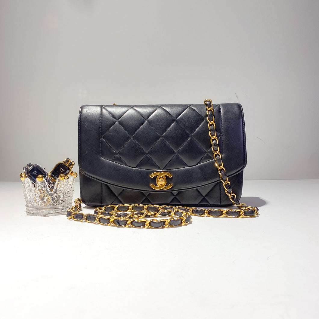 No.2358-Chanel Vintage Lambskin Diana Bag 22cm
