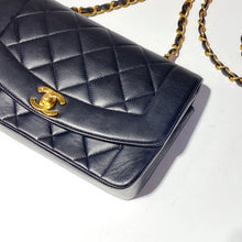 將圖片載入圖庫檢視器 No.2358-Chanel Vintage Lambskin Diana Bag 22cm
