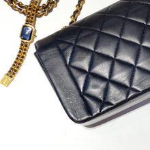 画像をギャラリービューアに読み込む, No.2358-Chanel Vintage Lambskin Diana Bag 22cm
