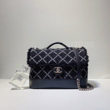 Load image into Gallery viewer, No.3181-Chanel Calfskin &amp; Tweed Trip Flap Bag
