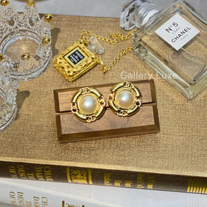No.2592-Chanel Vintage Pearl Clip Earrings