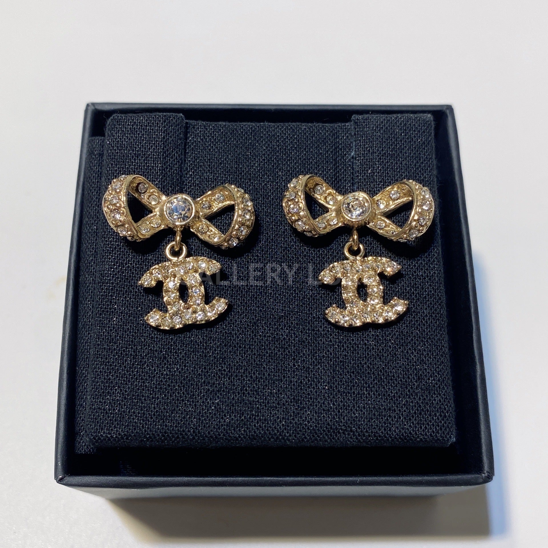 No.2395-Chanel Ribbon with CC Earrings – Gallery Luxe