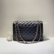 Load image into Gallery viewer, No.2600-Chanel Lambskin Classic Maxi Jumbo Flap Bag
