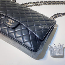 Charger l&#39;image dans la galerie, No.2600-Chanel Lambskin Classic Maxi Jumbo Flap Bag
