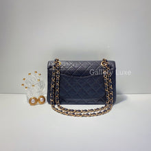 Charger l&#39;image dans la galerie, No.2601-Chanel Vintage Caviar Classic Flap 23cm
