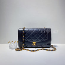 Charger l&#39;image dans la galerie, No.2812-Chanel Vintage Lambskin Diana Bag 25cm
