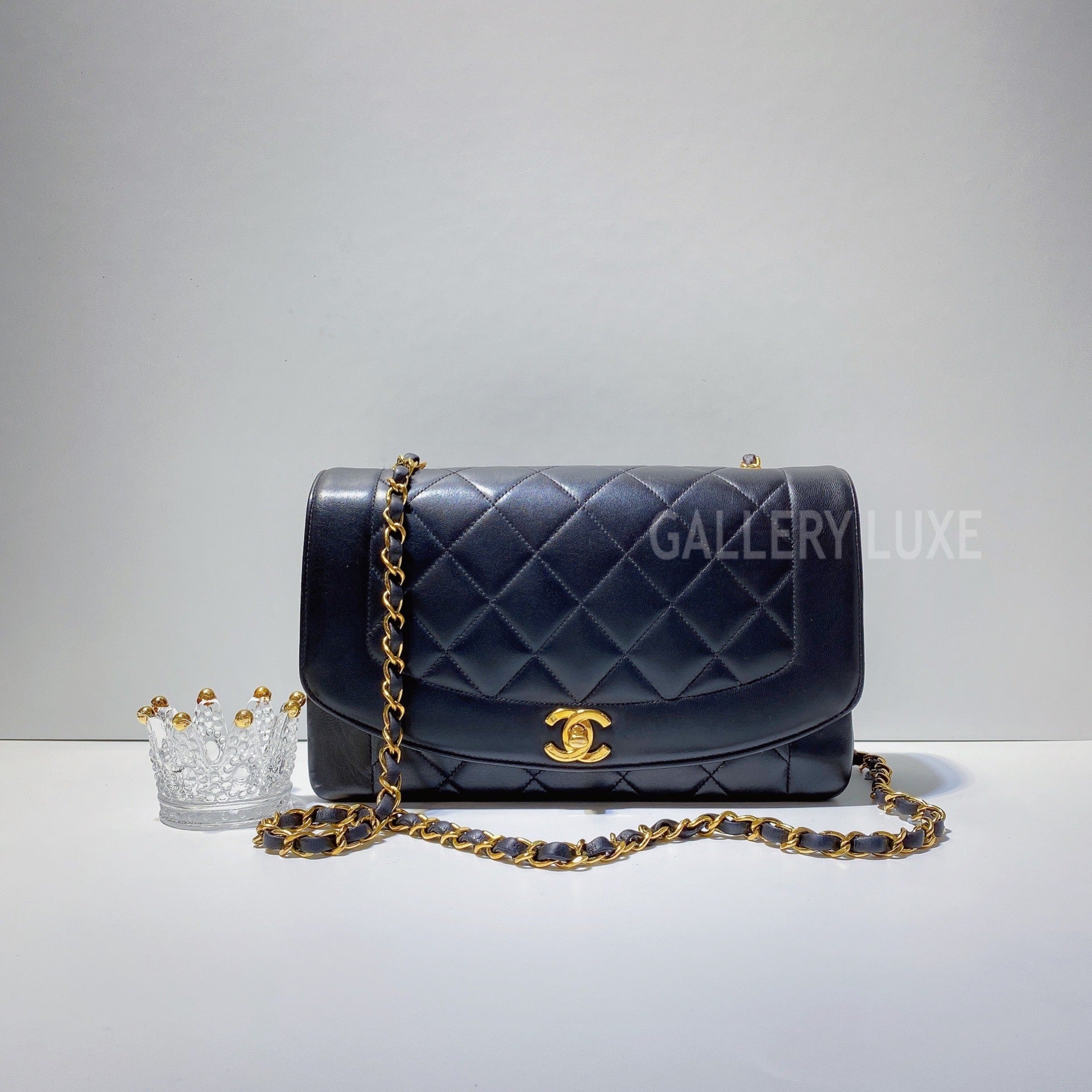 No.2539-Chanel Vintage Lambskin Diana Bag 25cm – Gallery Luxe
