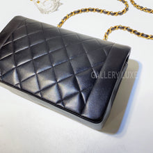 Load image into Gallery viewer, No.2812-Chanel Vintage Lambskin Diana Bag 25cm
