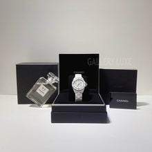 画像をギャラリービューアに読み込む, No.3191-Chanel J12 Watch 38mm With Diamonds
