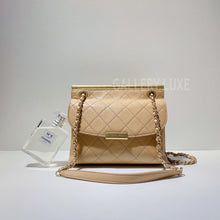 이미지를 갤러리 뷰어에 로드 , No.3451-Chanel Lambskin Reverso Flap Bag
