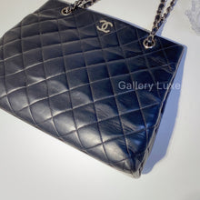 Load image into Gallery viewer, No.2368-Chanel Vintage Lambskin Shoulder Bag
