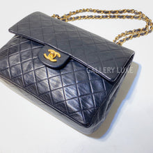 將圖片載入圖庫檢視器 No.2973-Chanel Vintage Lambskin Classic Flap Bag
