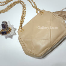 Load image into Gallery viewer, No.2363-Chanel Vintage Lambskin Shoulder Bag

