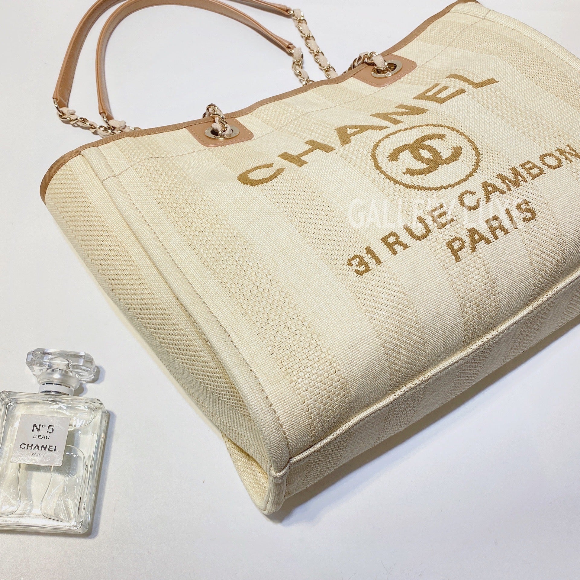 chanel deauville tote outfit