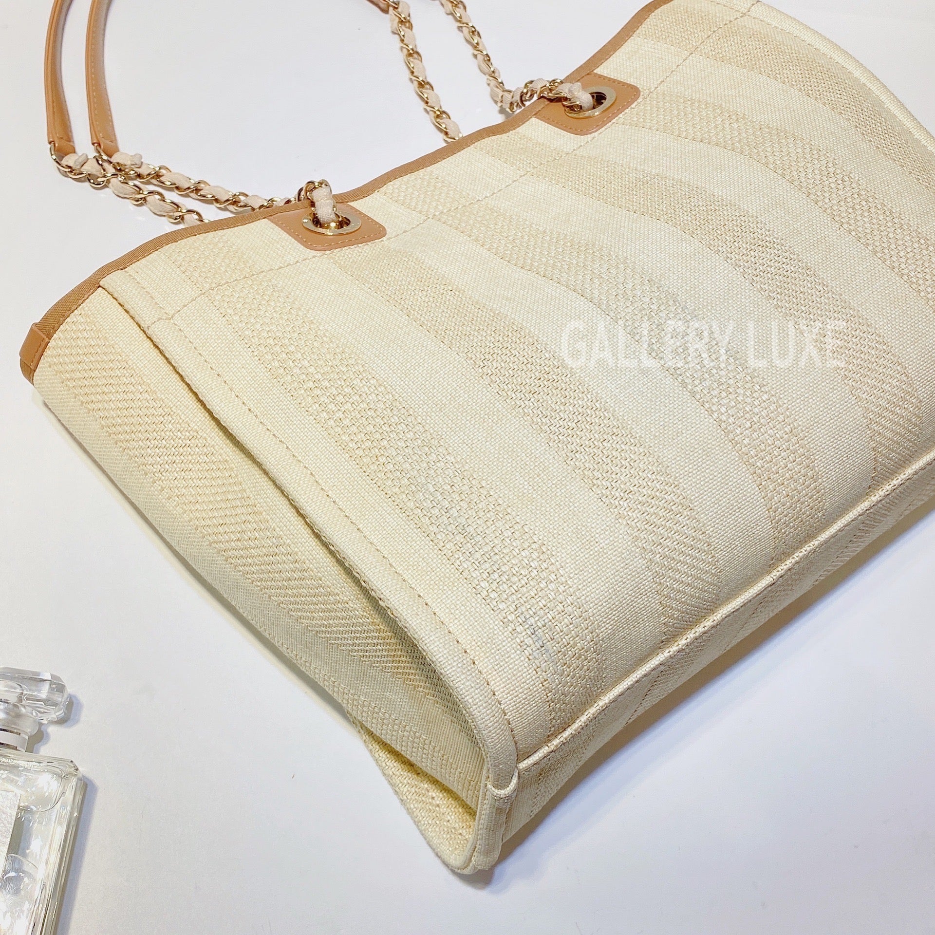 No.2905-Chanel Deauville Tote Bag – Gallery Luxe