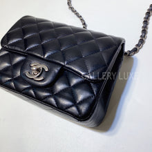 Load image into Gallery viewer, No.3104-Chanel Lambskin Classic Flap Mini 17cm
