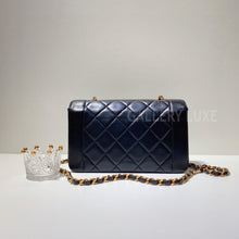 画像をギャラリービューアに読み込む, No.3029-Chanel Vintage Lambskin Diana Bag 22cm
