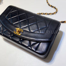 将图片加载到图库查看器，No.3029-Chanel Vintage Lambskin Diana Bag 22cm
