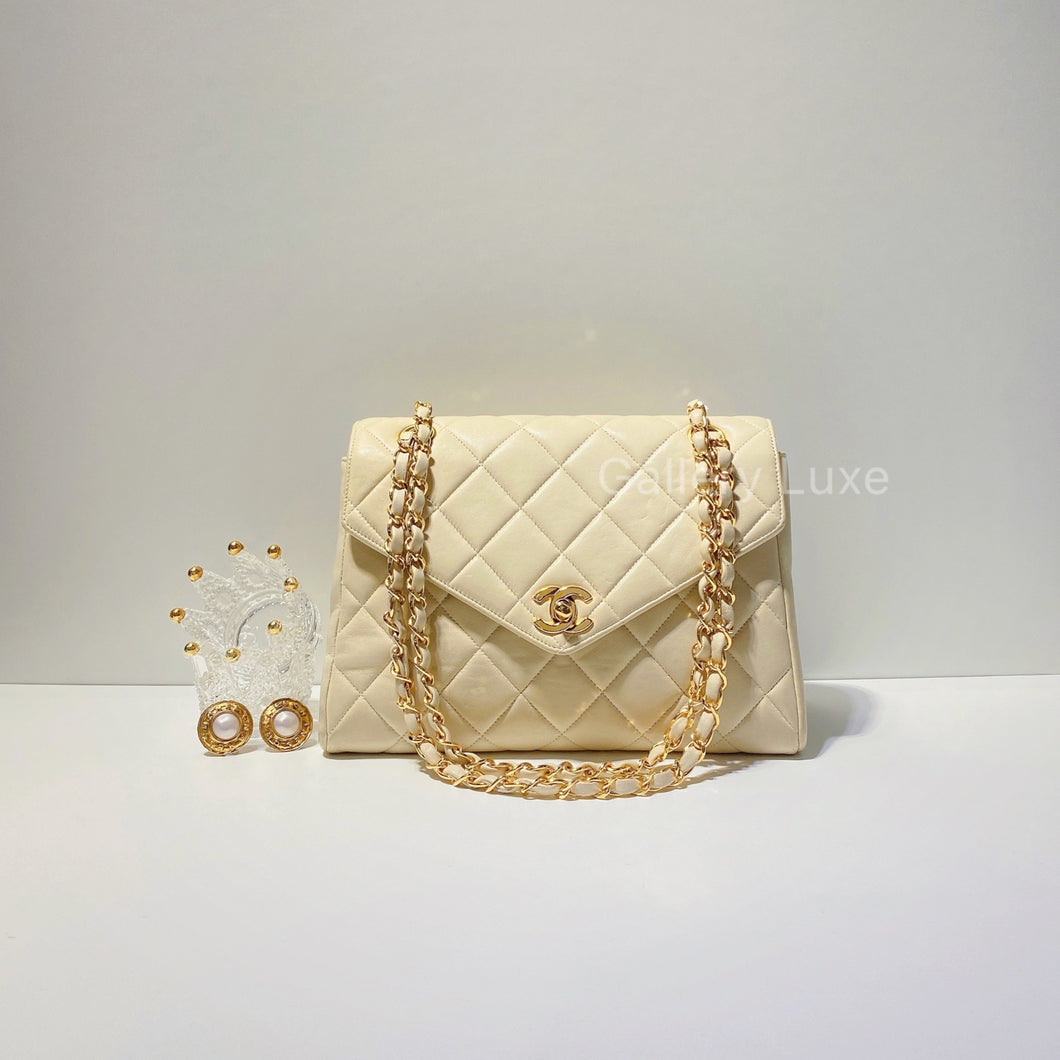 No.2556-Chanel Vintage Lambskin Envelope Flap Bag