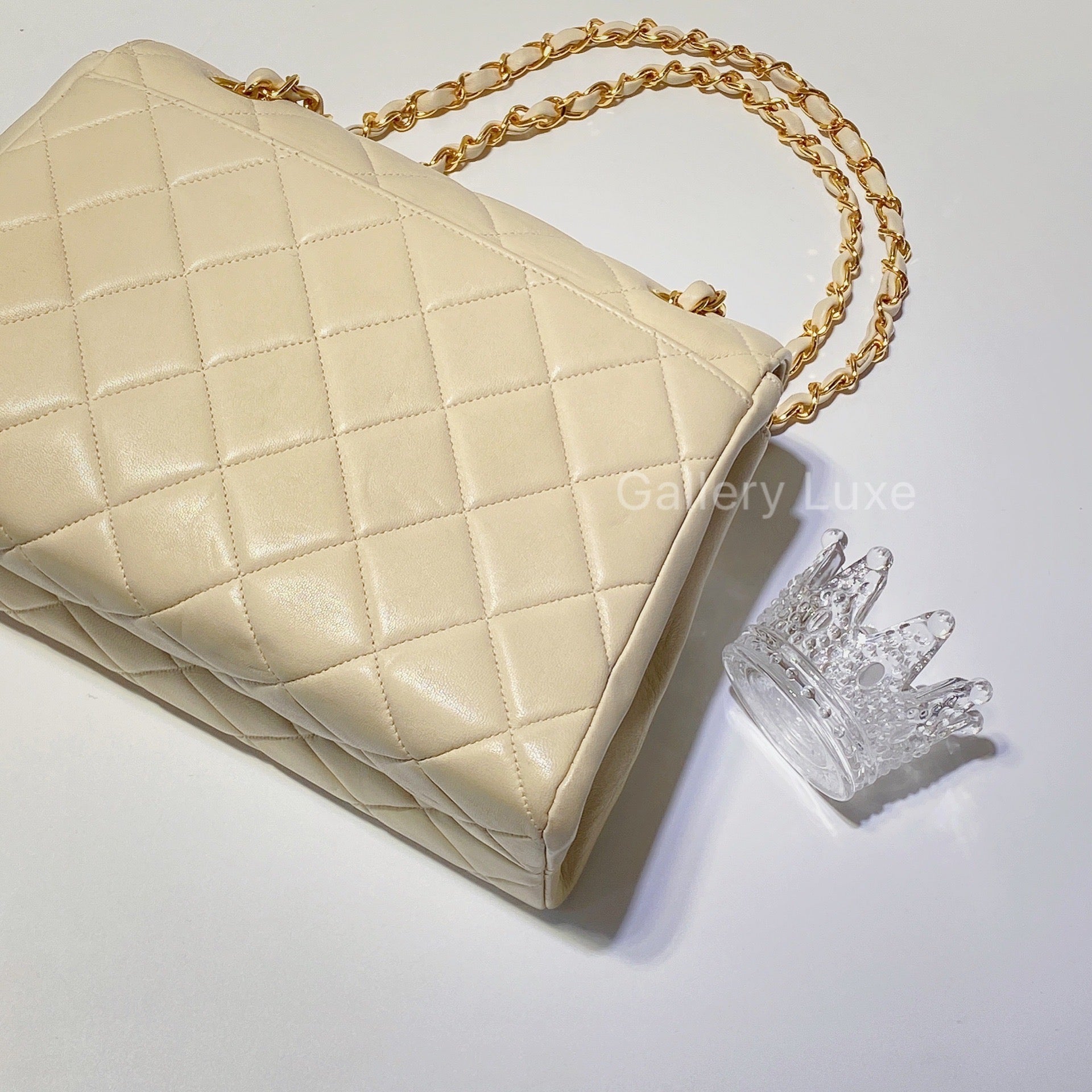 No.2556-Chanel Vintage Lambskin Envelope Flap Bag – Gallery Luxe