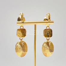 이미지를 갤러리 뷰어에 로드 , No. 3310-Chanel Gold Drop Crystal Earrings

