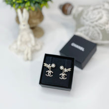 Load image into Gallery viewer, No.001517-2-Chanel Pearl &amp; Crystal Coco Mark Earrings (Unused / 未使用品)
