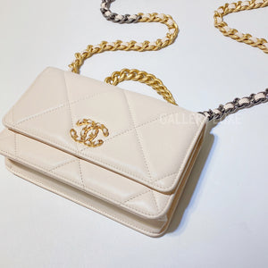 No.2914-Chanel 19 Wallet On Chain