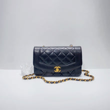 画像をギャラリービューアに読み込む, No.3810-Chanel Vintage Lambskin Diana Bag 22cm
