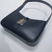Charger l&#39;image dans la galerie, No.001533-YSL LE 5 À 7 Hobo Bag  (Brand New / 全新貨品)
