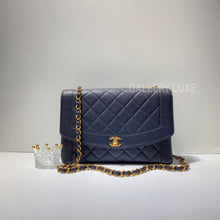 將圖片載入圖庫檢視器 No.2912-Chanel Vintage Caviar Diana Bag 28cm
