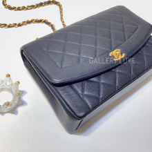 이미지를 갤러리 뷰어에 로드 , No.2912-Chanel Vintage Caviar Diana Bag 28cm
