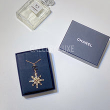 画像をギャラリービューアに読み込む, No.3099-Chanel Crystal &amp; Pearl Necklace
