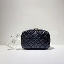 Load image into Gallery viewer, No.3210-Chanel Lambskin Large Cosmetic Pouch (Unused / 未使用品)
