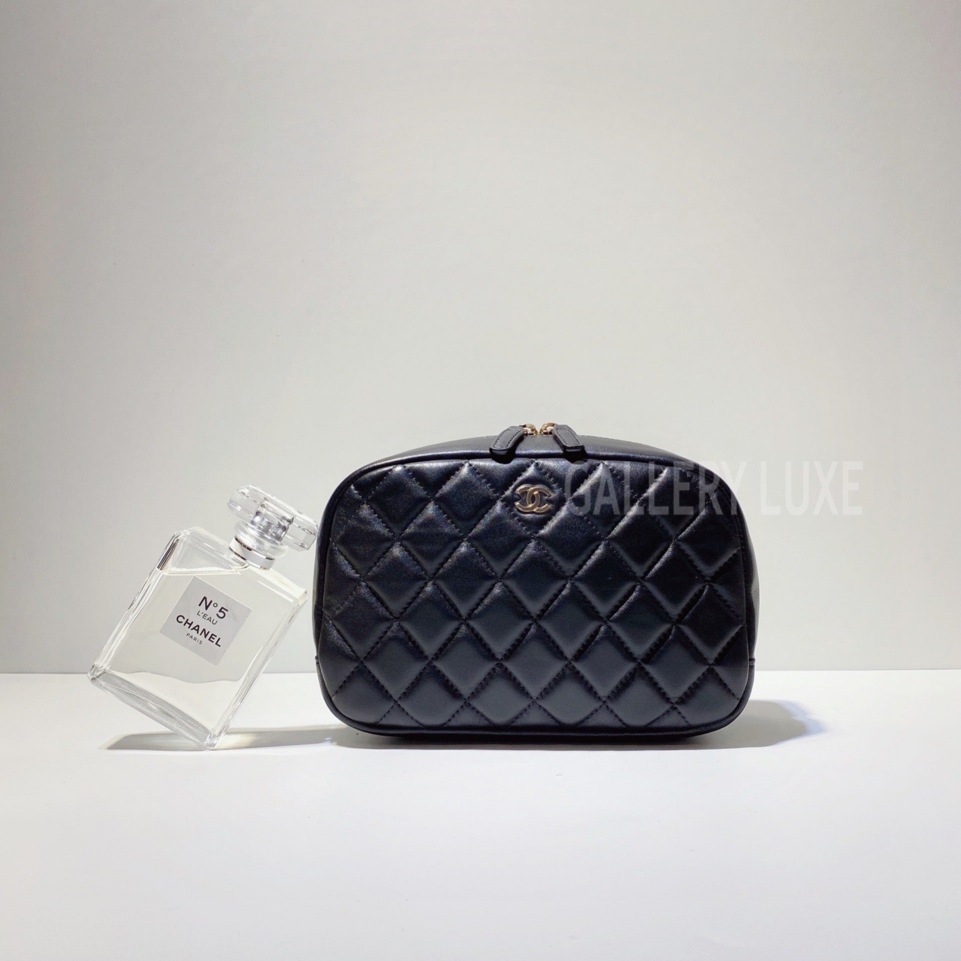 No.3210-Chanel Lambskin Large Cosmetic Pouch (Unused / 未使用品