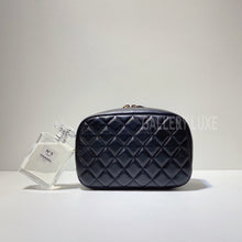 Load image into Gallery viewer, No.3210-Chanel Lambskin Large Cosmetic Pouch (Unused / 未使用品)
