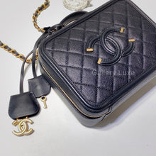 이미지를 갤러리 뷰어에 로드 , No.2635-Chanel Caviar Medium CC Filigree Vanity Case
