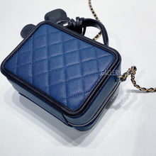 Load image into Gallery viewer, No.3426-Chanel Caviar Small CC Filigree Vanity Case
