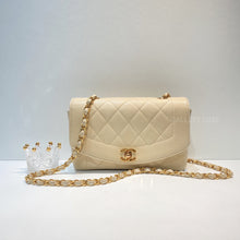이미지를 갤러리 뷰어에 로드 , No.2939-Chanel Vintage Caviar Diana Bag 22cm
