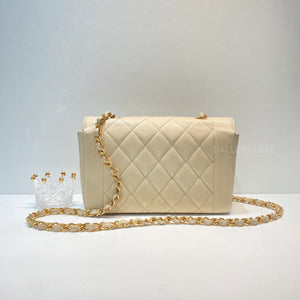 No.2939-Chanel Vintage Caviar Diana Bag 22cm