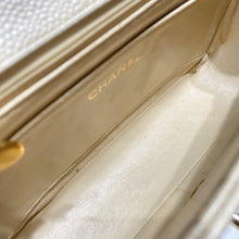 將圖片載入圖庫檢視器 No.2939-Chanel Vintage Caviar Diana Bag 22cm
